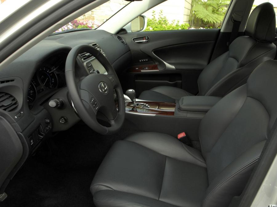  Lexus IS350 2005 года  (фото 18 из 82)